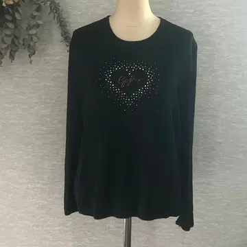 이타리야 긴팔 티셔츠 11 블랙 표범 무늬 영문 로고 큐빅 하트
