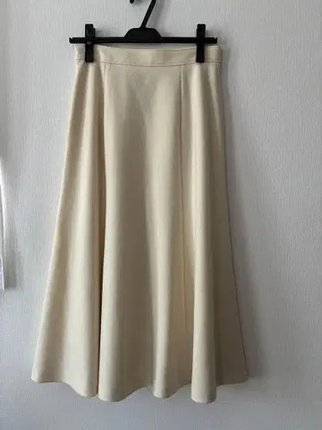 UNITED ARROWS 플레어 스커트 아이보리