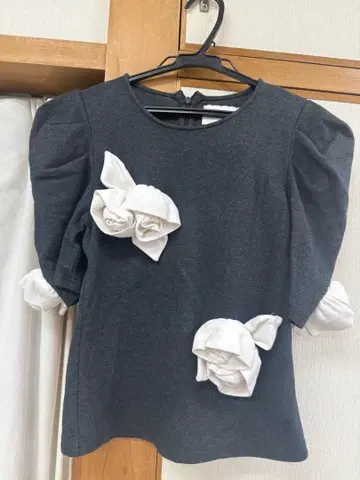 Bibiy. ROSETTE TEE