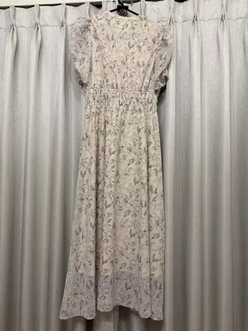 JILLbyJILLSTUART 셔링 라인 플라워 프린트 원피스