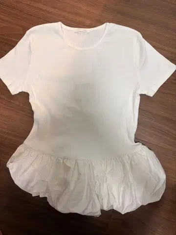 ZARA 페플럼 리브 티셔츠 화이트 M 사이즈