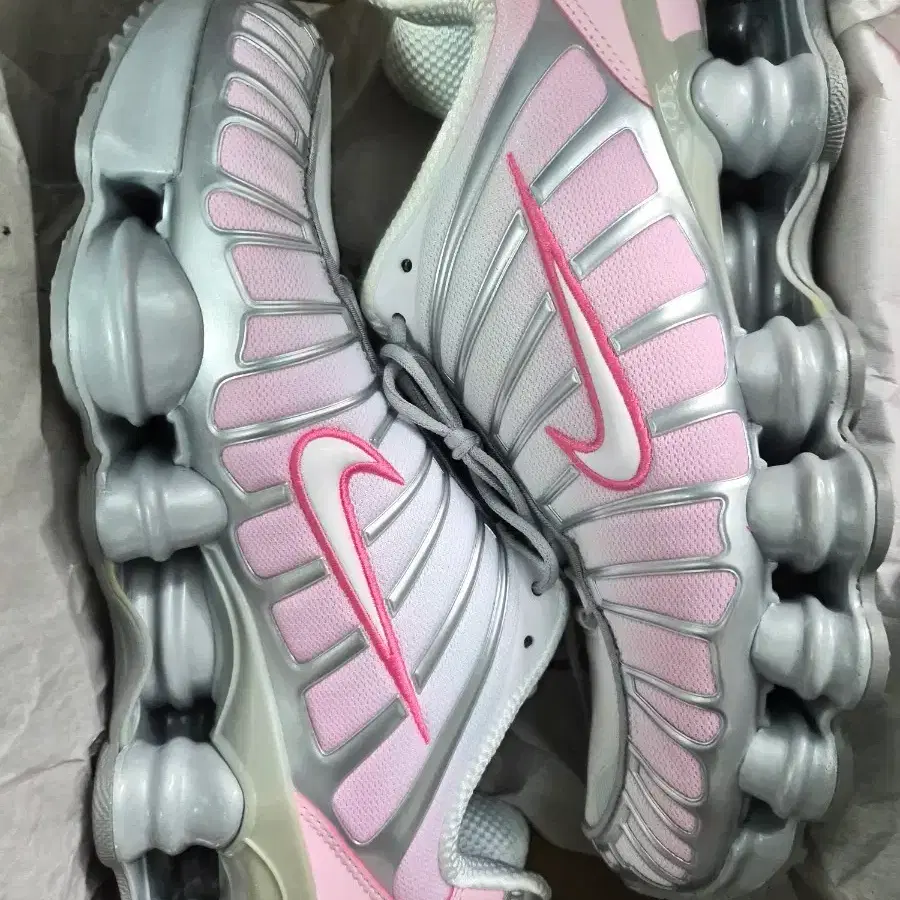 나이키 샥스 TL 메탈릭 플래티넘 핑크 폼