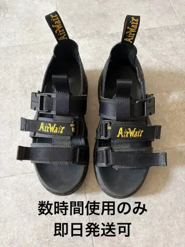 Dr. Martens 블랙 PEARSON 멀티 스트랩 샌들