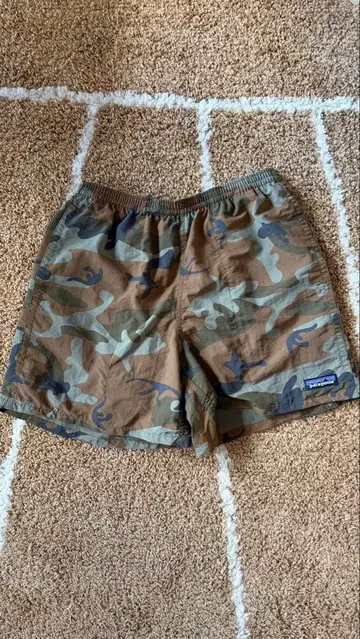 Patagonia 카모 패턴 숏팬츠