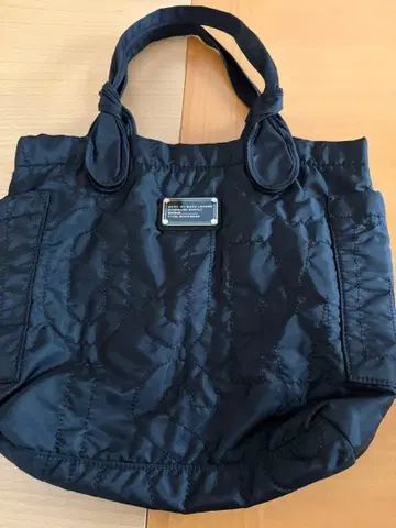 MARC BY MARC JACOBS 퀼팅 토트백 블랙