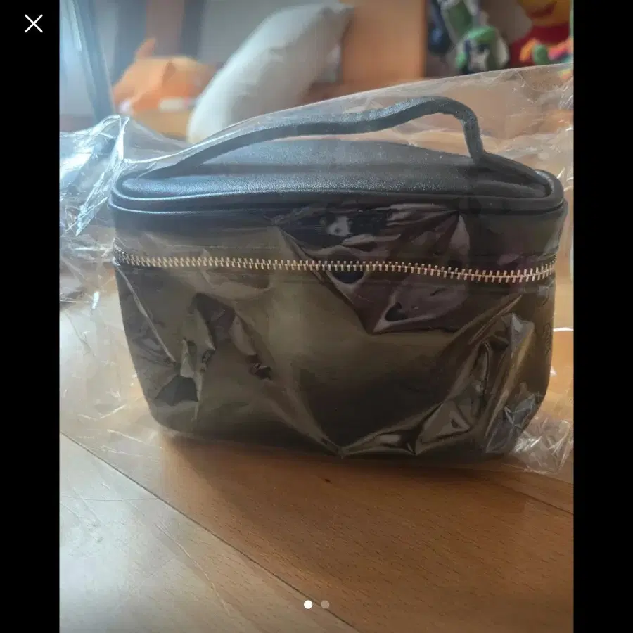웨이크메이크 헬로키티 레더 블랙 파우치