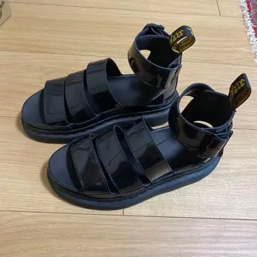 닥터마틴 샌들