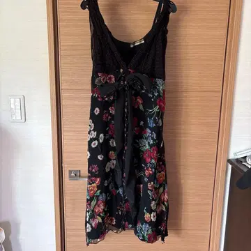 수입 이탈리아 꽃무늬 프린트 슬리브리스 원피스 블랙 G