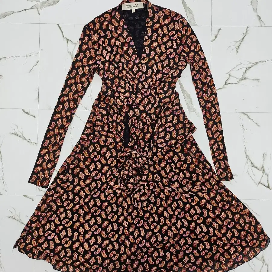 DVF 다이앤 폰 퍼스텐버그 브렌다 타이 페이즐리 블랙 인조 랩 드레스
