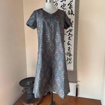 오시마 명주 기하학 패턴 반팔 무릎 기장 원피스