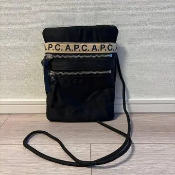A.P.C. REPEAT 넥 파우치