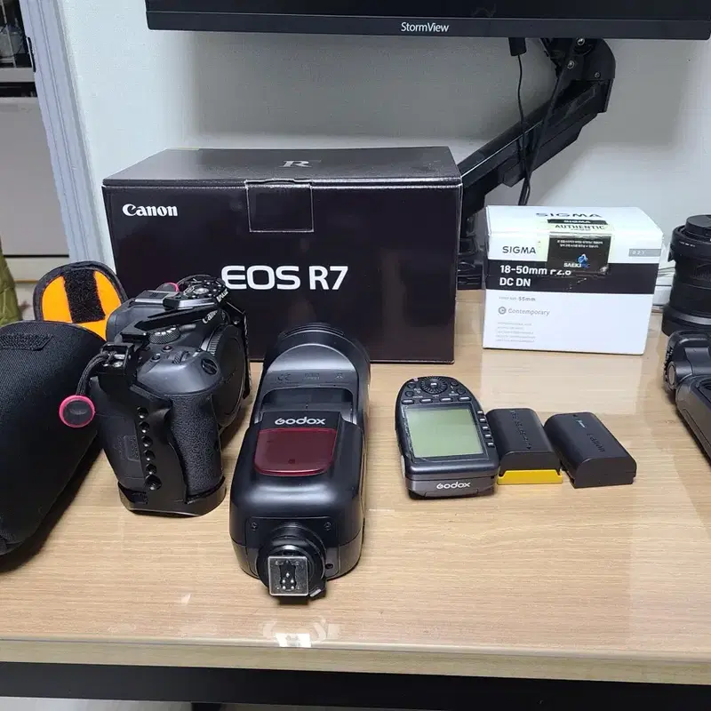 캐논 EOS R7 시그마 18-50mm 렌즈 포함