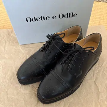 Odette e Odile 통굽 윙팁 레이스업 슈즈