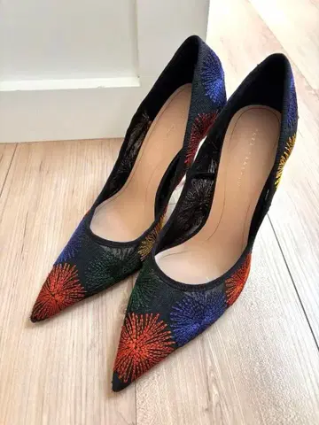 [ 미사용 새상품 ] ZARA TRAFALUC COLLECTION 자수 펌프스