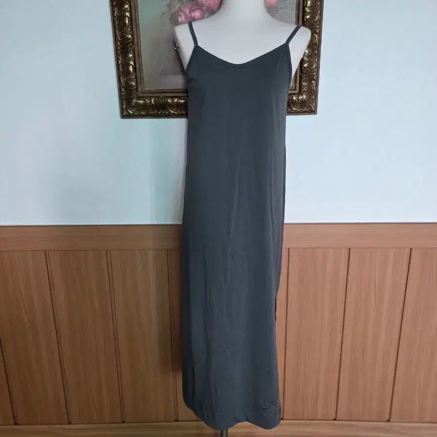 나이키 스우시 민소매 원피스 카키