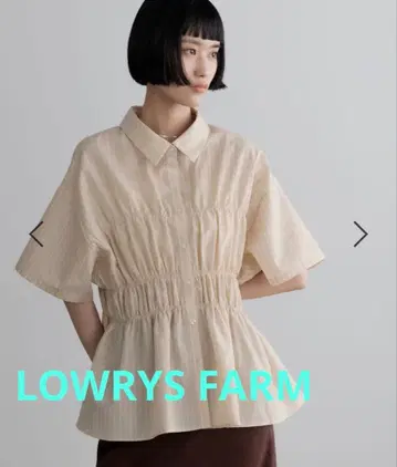 LOWRYS FARM 허리 셔링 스트라이프 반팔 셔츠 베이지