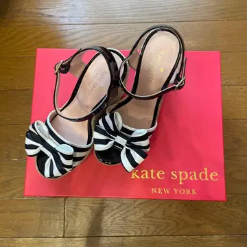 kate spade NEW YORK 스트라이프 리본 웨지 샌들