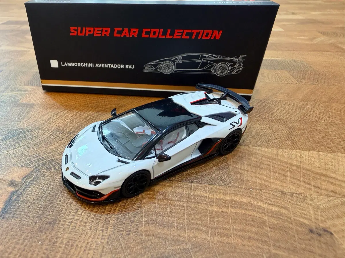 hhtoys 람보르기니 아벤타도르 SVJ 화이트