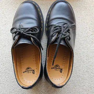 [ 박스 포함 ] Dr Martens 3홀 신발 24cm 여성용