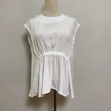 핸드메이드 화이트 슬리브리스 블라우스