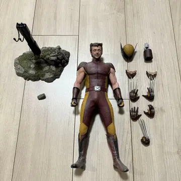 핫토이즈 울버린 브라운 수트 X-MEN