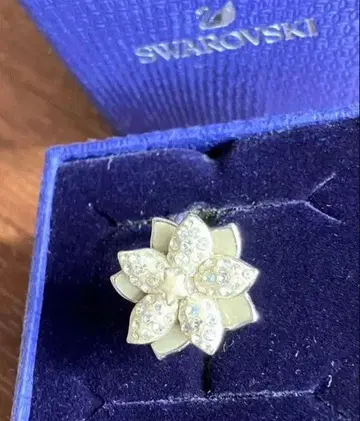 SWAROVSKI 스와로브스키 귀찌 [ 한쪽용 ] 플라워