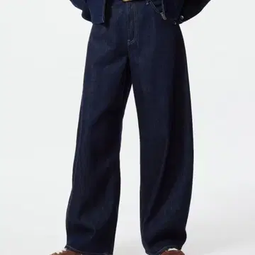 UNIQLO 배기 커브진 23인치 네이비