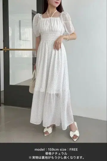 도트 무늬 퍼프 슬리브 화이트 셔링 롱 원피스 NICE CLAUP