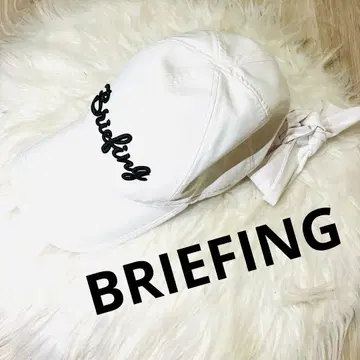 미사용 새상품 BRIEFING 브리핑 리본 캡 자수 화이트 컬러 UV