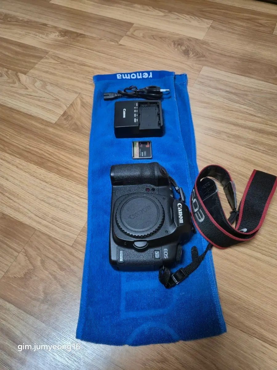 캐논 EOS 5D 마크2 카메라 + 충전기 + SD카드 배터리추가