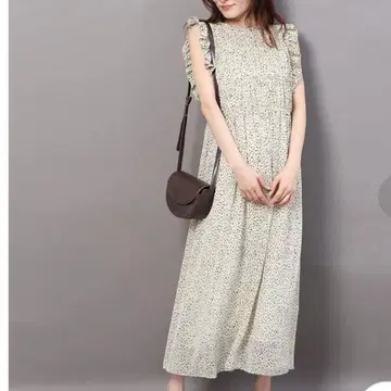 스나이델 snidel 셔링 도트 원피스 아이보리