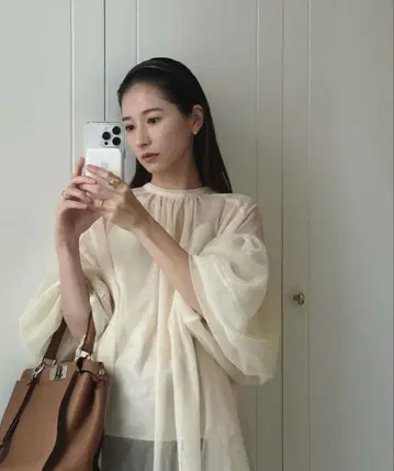 [ 클라네 ] 시어 튤 개더 블라우스 볼륨 소매