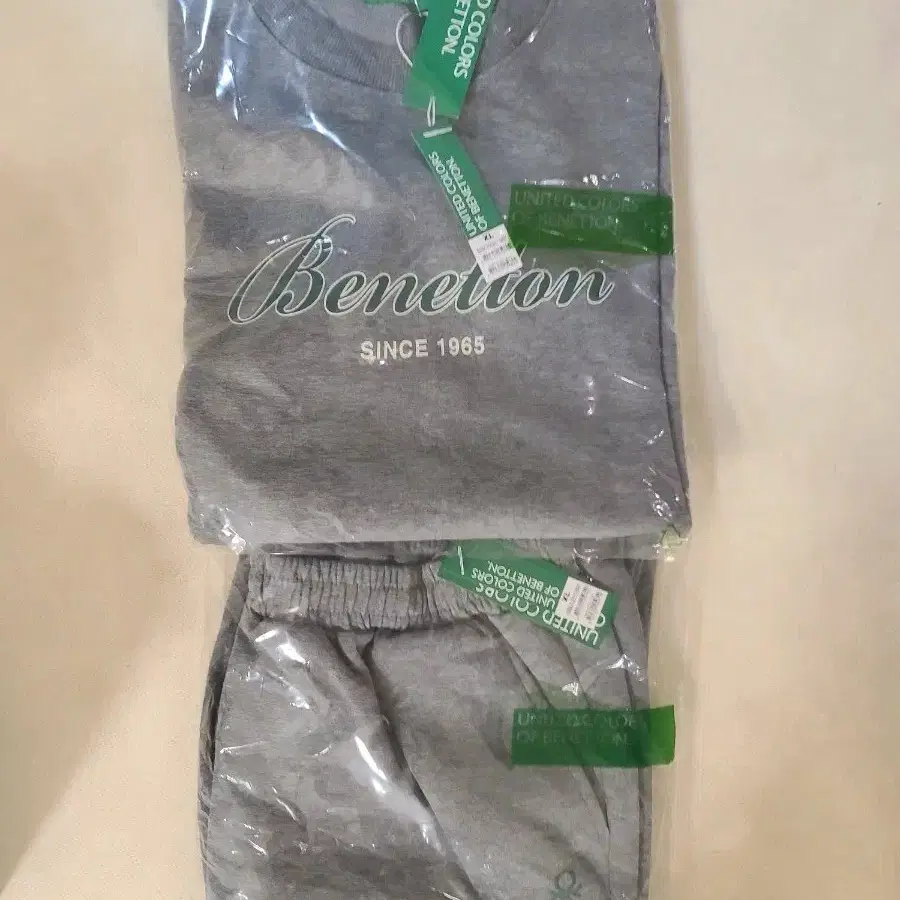 미개봉 새상품) Benetton 베네통 XL 그레이 트레이닝복 상하의 세트 남녀공용