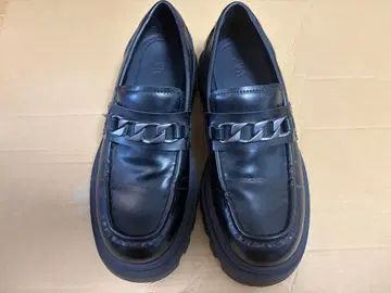 ZARA 아플리케 로퍼 통굽 블랙