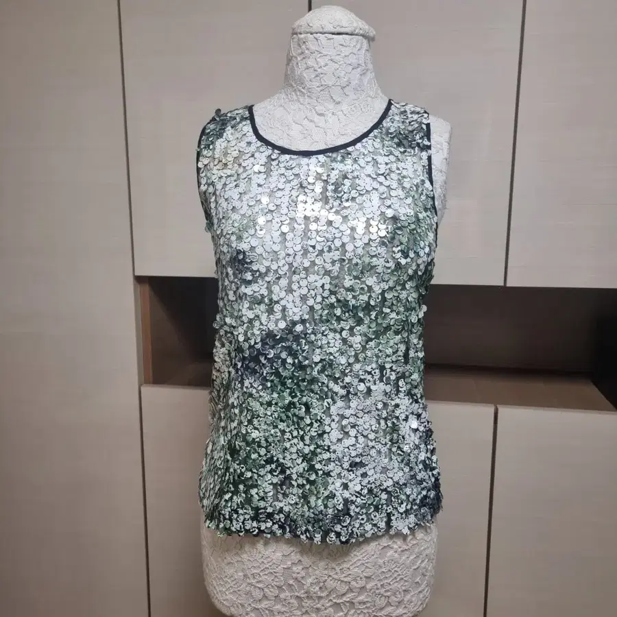 (새상품)ZARA WOMAN 스팽글 나시 XS