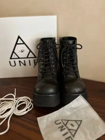 유니프 UNIF 라이더 부츠 통굽 블랙