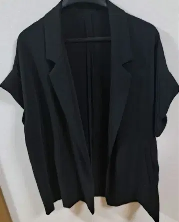 미사용 새상품 프라이오리티 토르네라 반팔 자켓