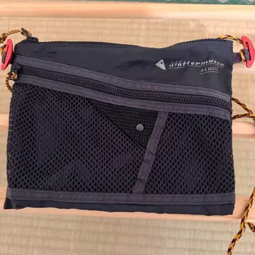 클라터뮤젠 Algir Accessory Bag Medium