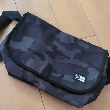 NEW ERA 숄더백 카모플라주 패턴
