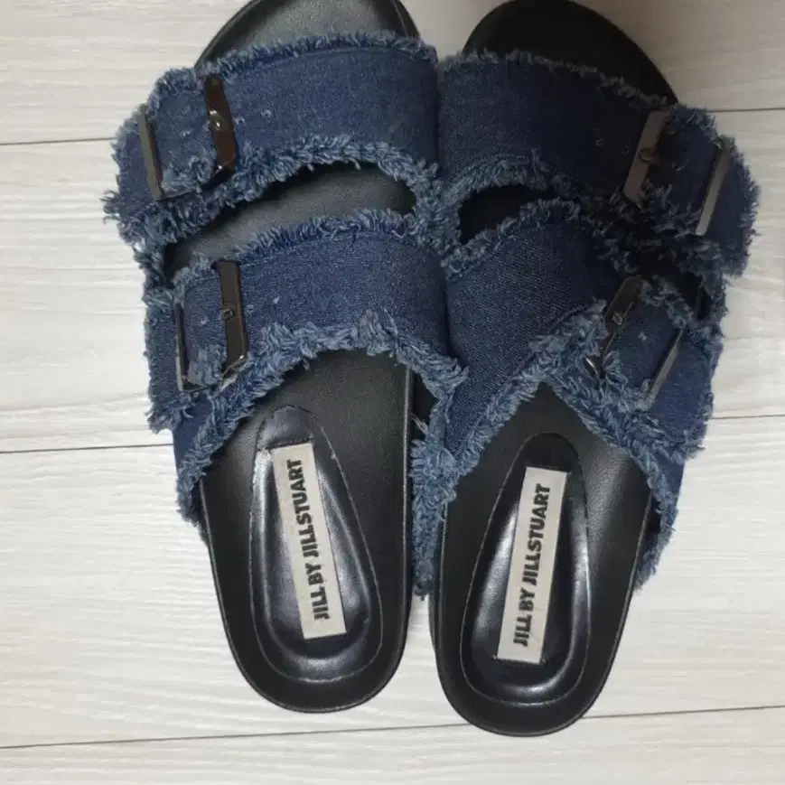 질 바이 질스튜어트 데님 뮬 데님 샌들 245