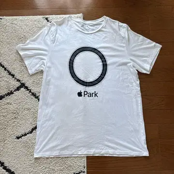 Apple Park T셔츠 화이트 staff tee