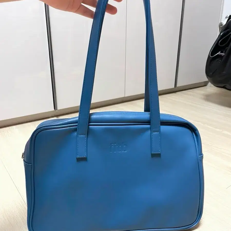 필인더블랭크 블루 숄더백
