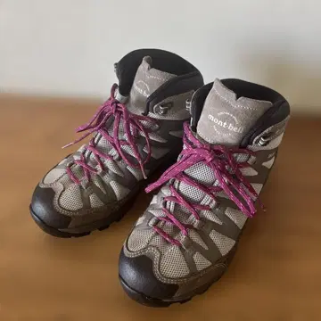 [새상품급] 몽벨 GORE-TEX 마운틴 크루저 등산화 23.5
