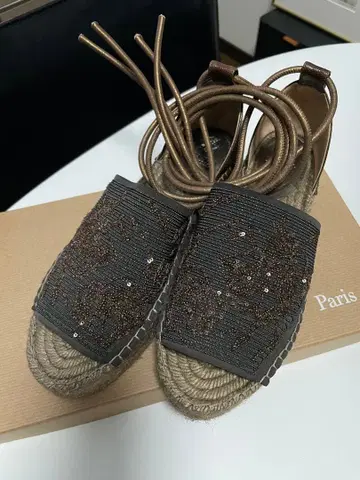 브루넬로쿠치넬리 모니엘레 장식 가죽 샌들 37