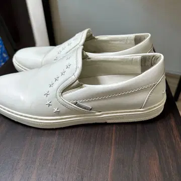JIMMY CHOO 스타 스터드 슬립온 화이트