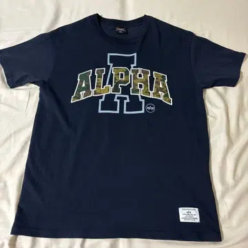 ALPHA INDUSTRIES 카모플라주 로고 T셔츠 네이비