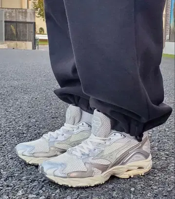 MIZUNO 미즈노 스니커즈 실버 한국 WAVE RIDER