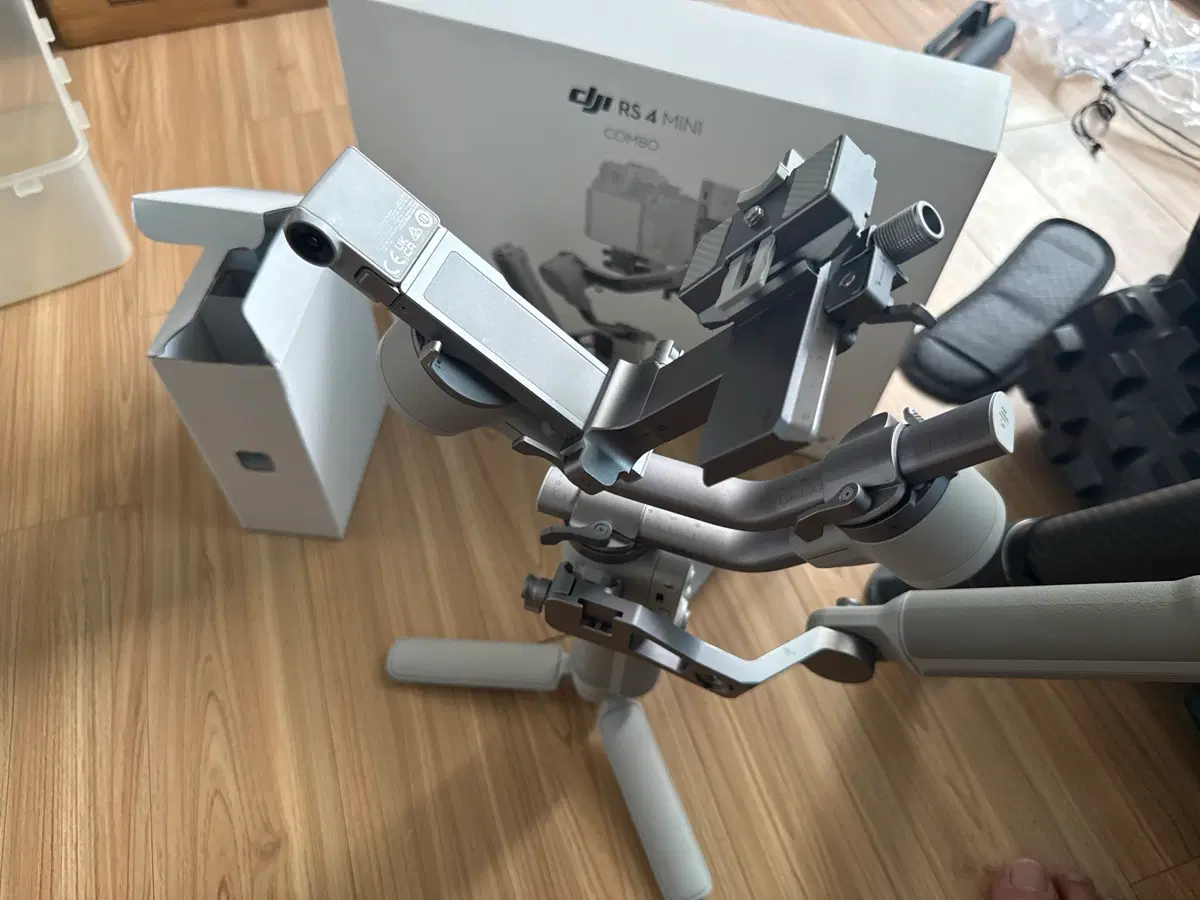 DJI RS4 MINI COMBO 짐벌