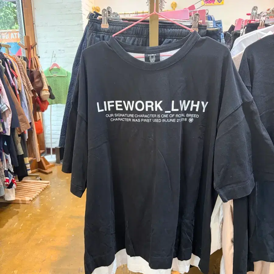 라이프워크 LWHY 블랙 반팔티