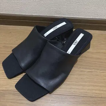 ZARA 가죽 뮬 37사이즈